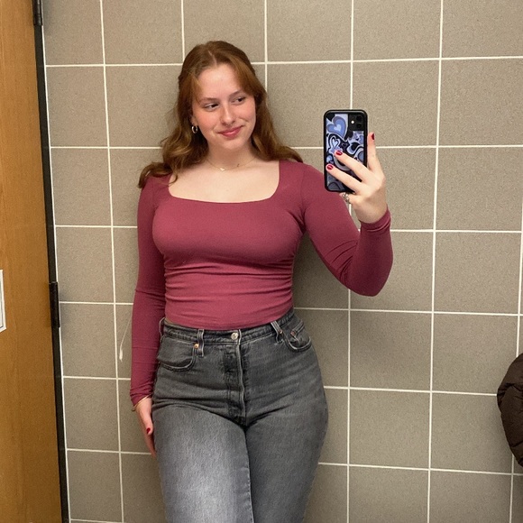 Profile Picture of Esther Narraway (@esthernarraway) on Poshmark
