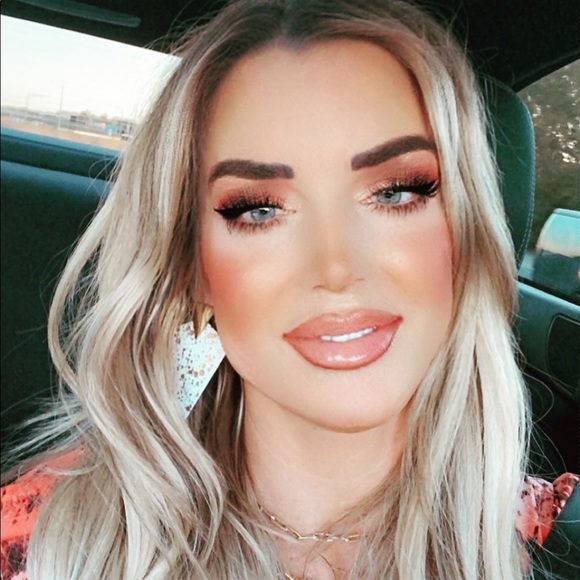 Profile Picture of Beth Grigsby (@beth_grigsby12) on Poshmark