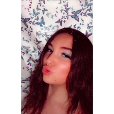Profile Picture of Amber 🌸 (@ambvrrose_) on Twitter