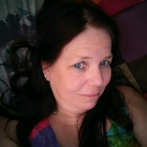 Profile Picture of Regina Gladding (@chica8962) on Poshmark