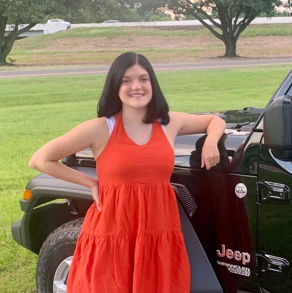 Profile Picture of Sara Craig cottrell (@thecottrells) on Poshmark