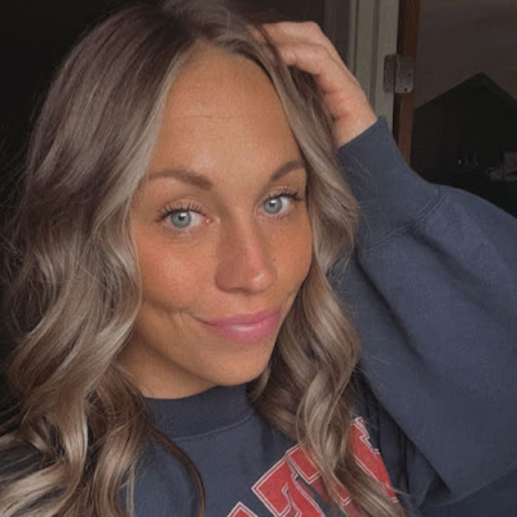 Profile Picture of Morgan Deland (@delandmorgan) on Poshmark