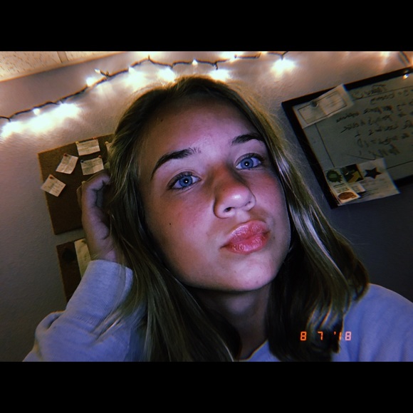 Profile Picture of Lola Gelner (@l_gelner) on Poshmark