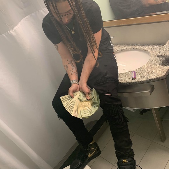 Profile Picture of Mark Levinsky (@kingzeus21) on Poshmark