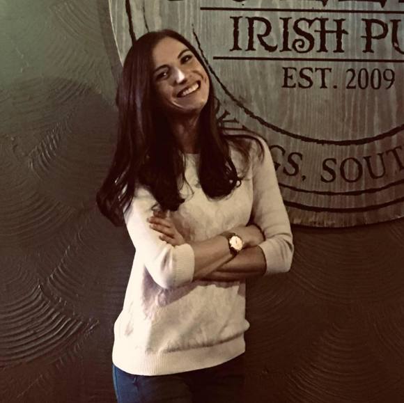Profile Picture of Gwen Kisling (@gekisling) on Poshmark