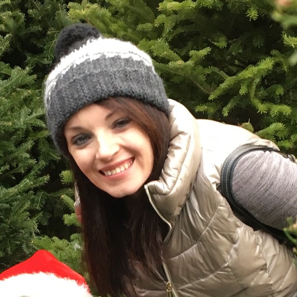 Profile Picture of Allison Mahon (@allison_mahon) on Poshmark