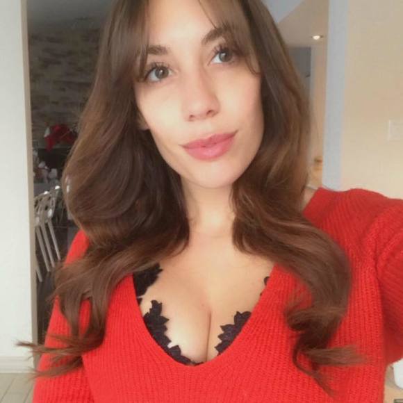 Profile Picture of Fanny Bisaillon (@fanny_bisaillon) on Poshmark