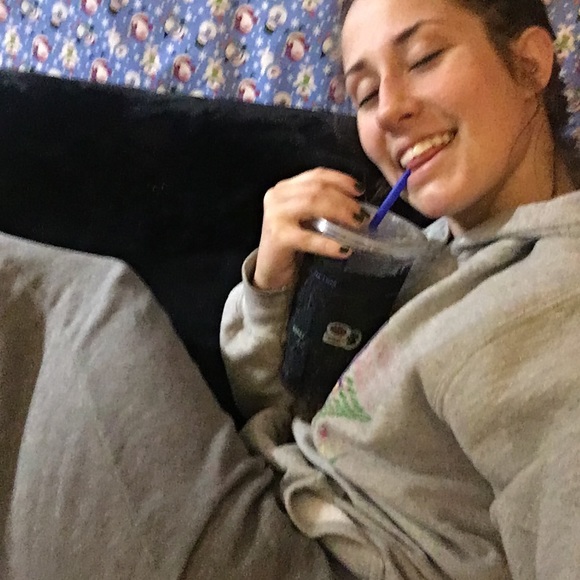 Elizabeth Cassibry - Poshmark Profile Picture of Elizabeth Cassibry (@elizabeth_c_101) on Poshmark