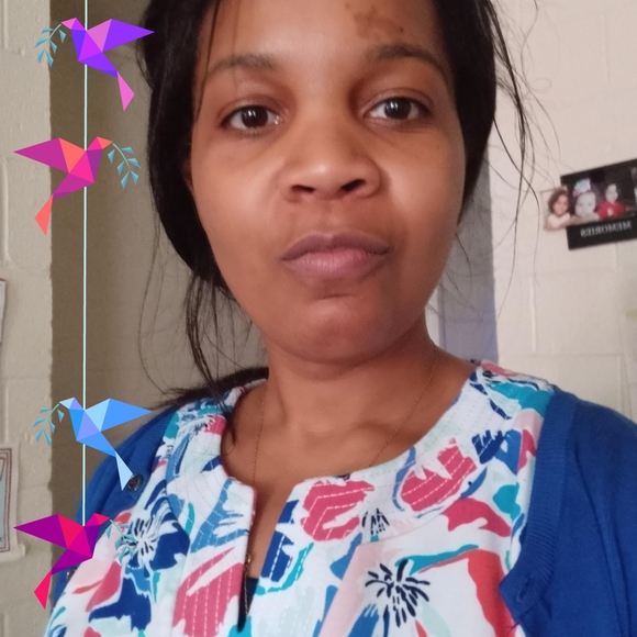 Profile Picture of Danielle Hines (@daniellehilg) on Poshmark