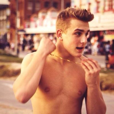 Profile Picture of  ✖JAKE PAUL's BAE♛ (@mariam_ceesay) on Twitter