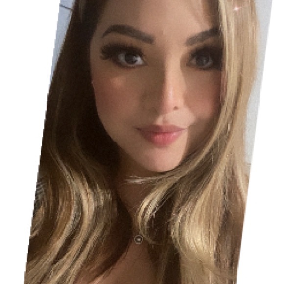 Profile Picture of Nora nayeli Rubio quintero (@nayelirq) on Poshmark