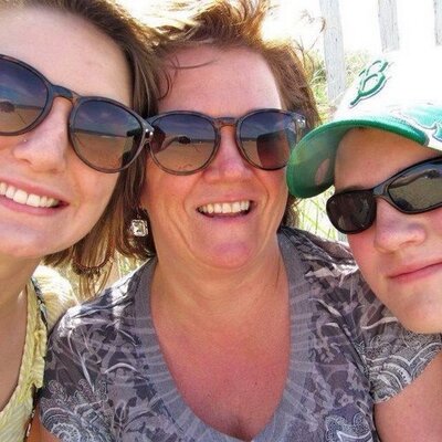 Profile Picture of Robin Murphy (@MammaMurph93) on Twitter