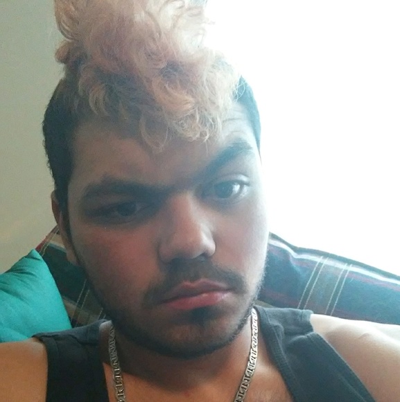 Profile Picture of Manny Roman (@manny98227) on Poshmark