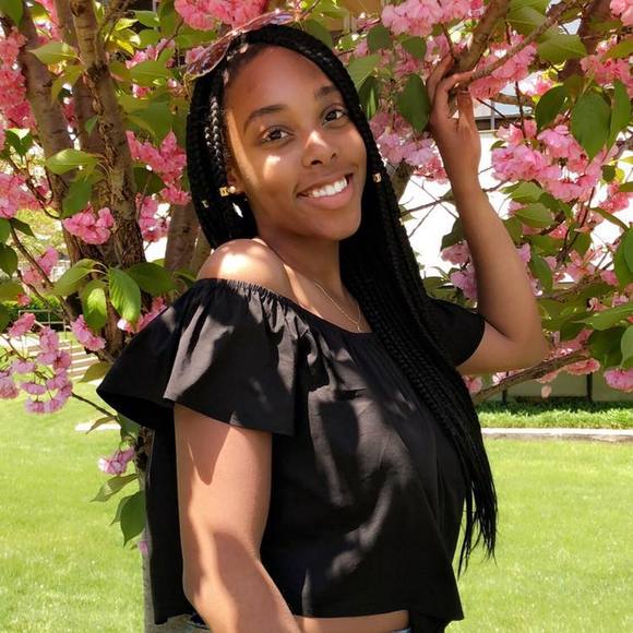 Profile Picture of Lianne Joseph (@liannejoe) on Poshmark