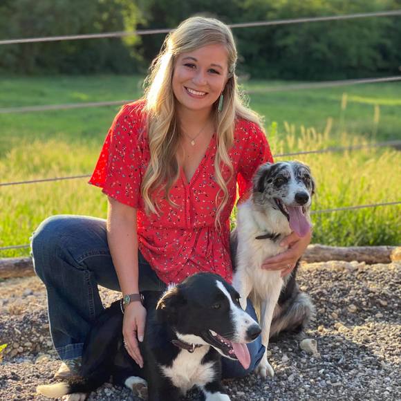 Profile Picture of Bailey Jeffries (@bailey_jo) on Poshmark