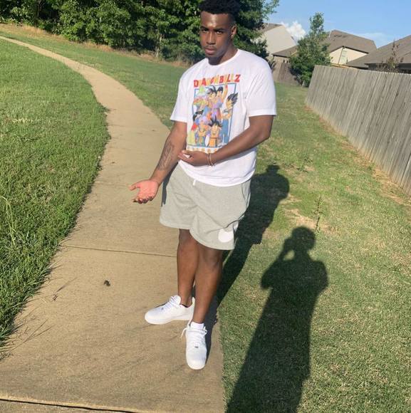 Profile Picture of Jovan Ousley (@jjisousley) on Poshmark