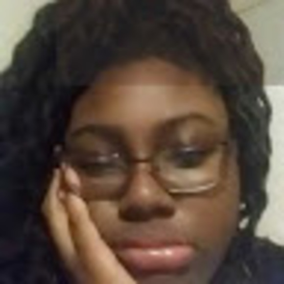 Profile Picture of Elise Chapman (@elise_chapman) on Poshmark