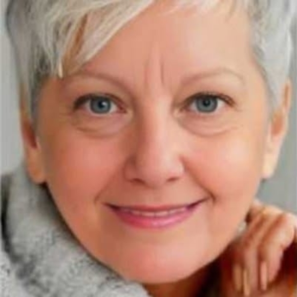 Profile Picture of Cindy Sumner (@cindysumner233) on Poshmark