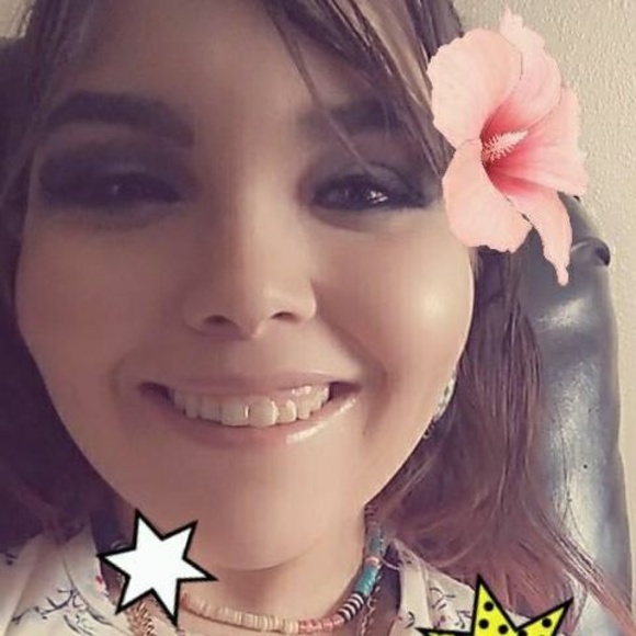 Profile Picture of Michaela 'bear (@michaelabear10) on Poshmark