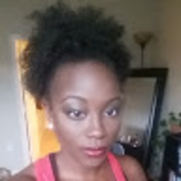 Profile Picture of Brittney Fields (@bfi3lds07) on Poshmark