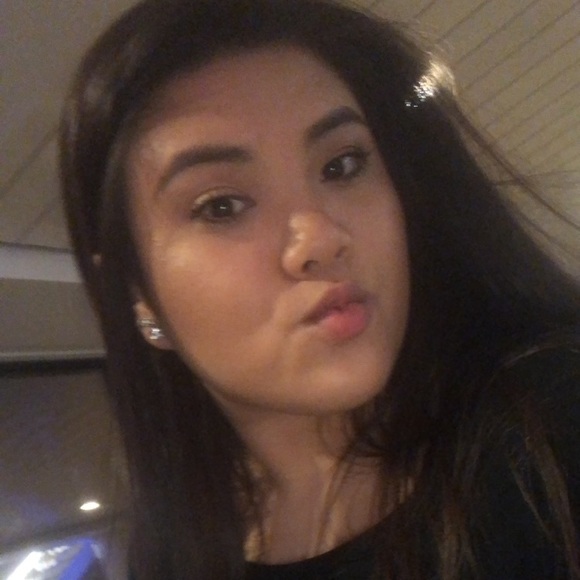 Profile Picture of Tina Dinh (@tinnaaa5268) on Poshmark
