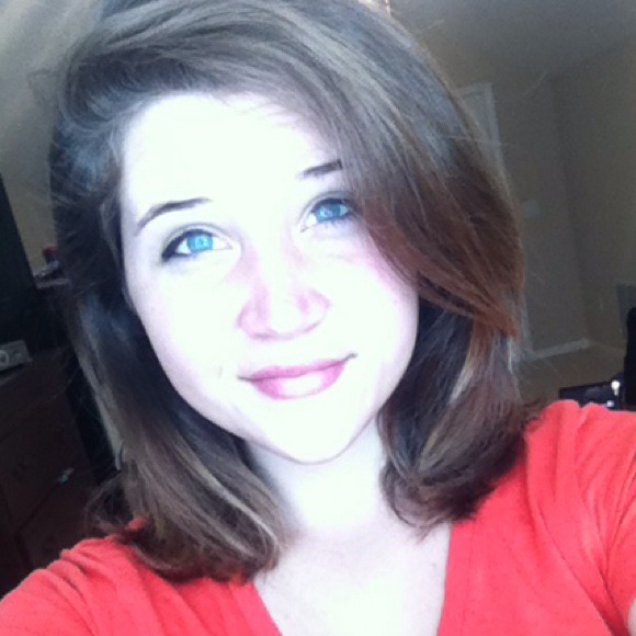 Profile Picture of Taylor Labarga (@taylor_labarga) on Poshmark