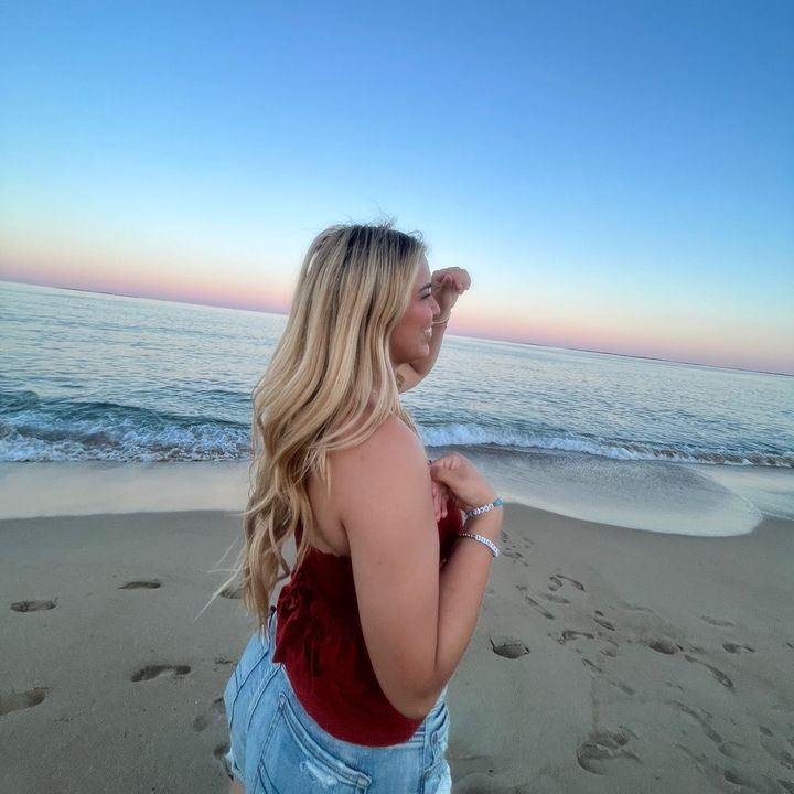 Profile Picture of eva (@eva_mich17) on Tiktok