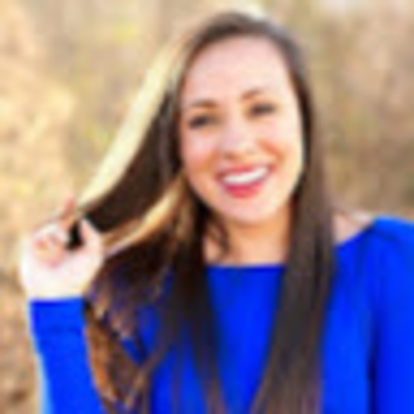 Profile Picture of Danielle Dorton (@daniedorton) on Poshmark