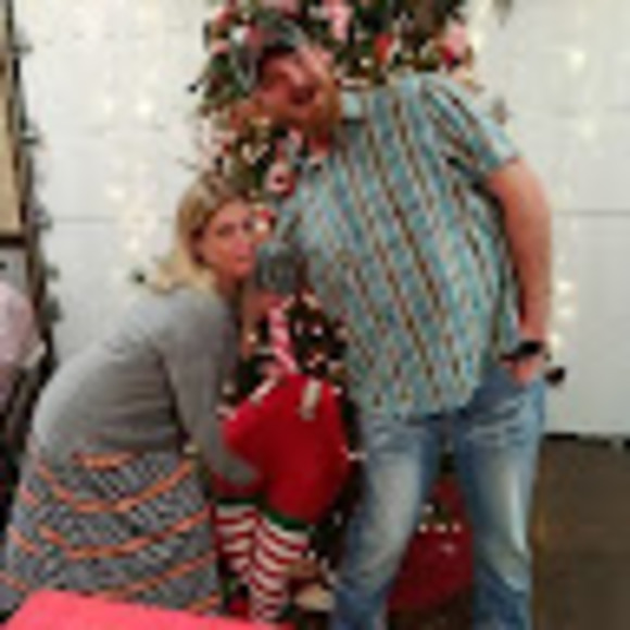 Profile Picture of Michael and sarah Strange (@mstrange850) on Poshmark