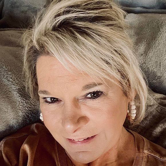 Profile Picture of Lynn Cook (@lynncook1020) on Poshmark