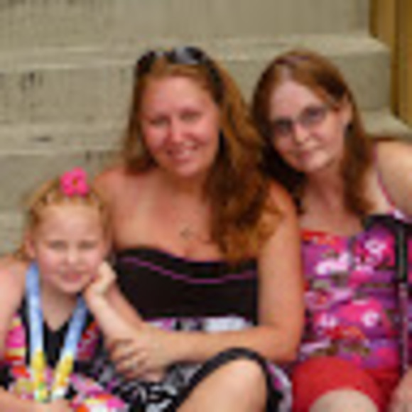 Profile Picture of Tori Piunti (@tpiunti429) on Poshmark