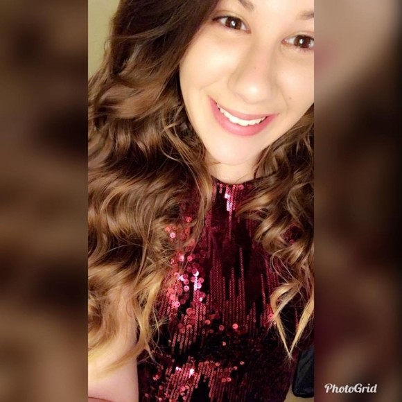 Profile Picture of Amanda Bandinelli (@amanduhlynnn) on Poshmark