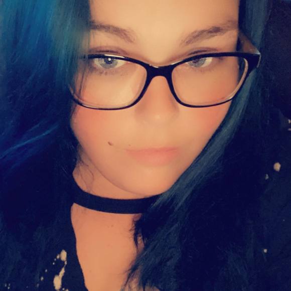 Profile Picture of Heather Roberts (@roberts32017) on Poshmark