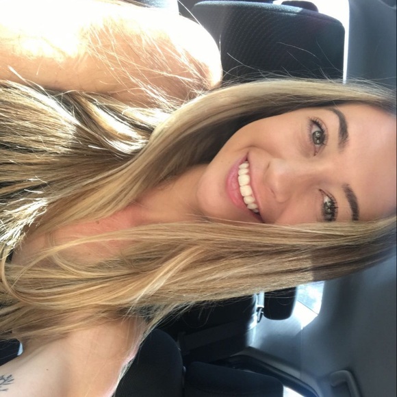 Profile Picture of Emily Kettering (@ekettering1) on Poshmark