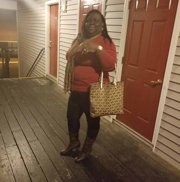 Profile Picture of Tammy Epps (@tammymomof2) on Poshmark