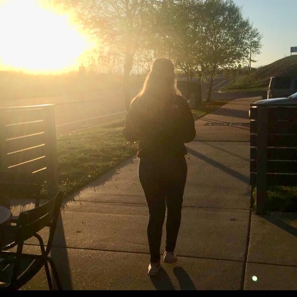 Profile Picture of Ashlynn Perry (@ashbrooke033) on Poshmark