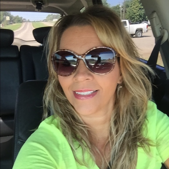 Profile Picture of Angela Fisher (@stephenson716) on Poshmark