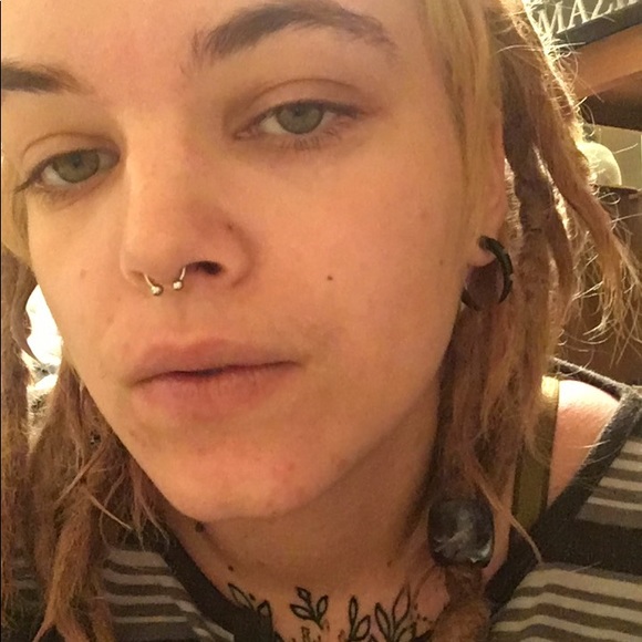 Profile Picture of Stasha Thompson (@stashathompson) on Poshmark