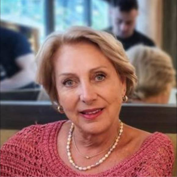 Profile Picture of Célia Fernandes (@etcmas24) on Poshmark