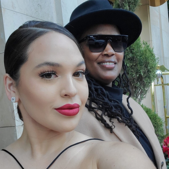 Profile Picture of Ivelysse Santiago (@ivelysseaundrea) on Poshmark