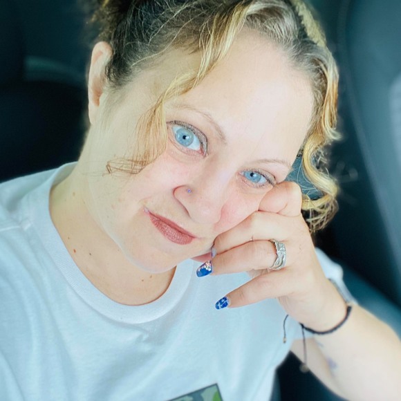 Profile Picture of Kelly Strawbridge (@kellynjason) on Poshmark