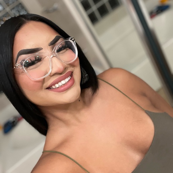 Profile Picture of Cecelia Silva (@ceceliasilva) on Poshmark