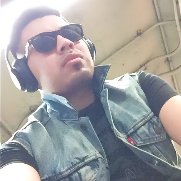 Profile Picture of Jimmy Clemente (@jimmyalan1717) on Poshmark