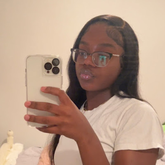 Profile Picture of Naomi Walters (@mimimarie064) on Poshmark