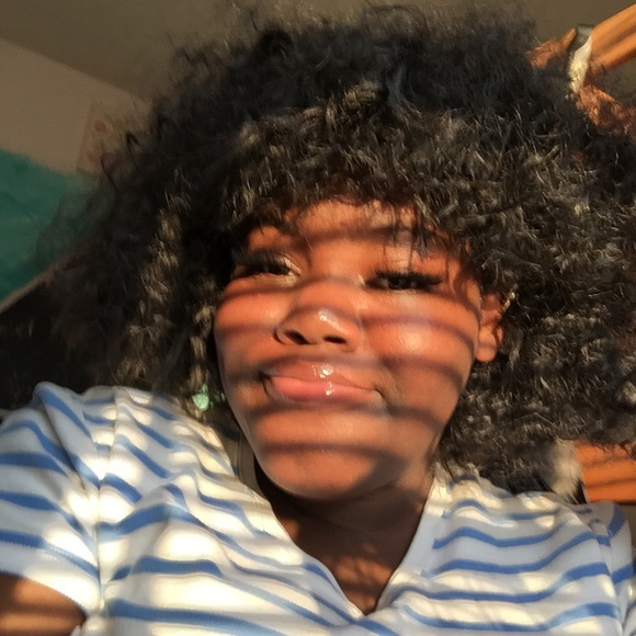 Profile Picture of Niyah Booker (@niyahh_08) on Poshmark