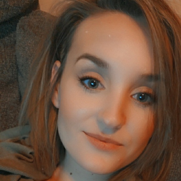 Profile Picture of Tiffany Ward (@tiffanyward0900) on Poshmark