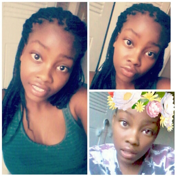 Profile Picture of Lourdencia Corneil (@lourdencia) on Poshmark