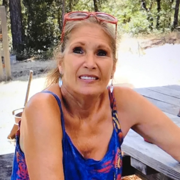 Profile Picture of Karen Kapler (@karenkapler) on Poshmark