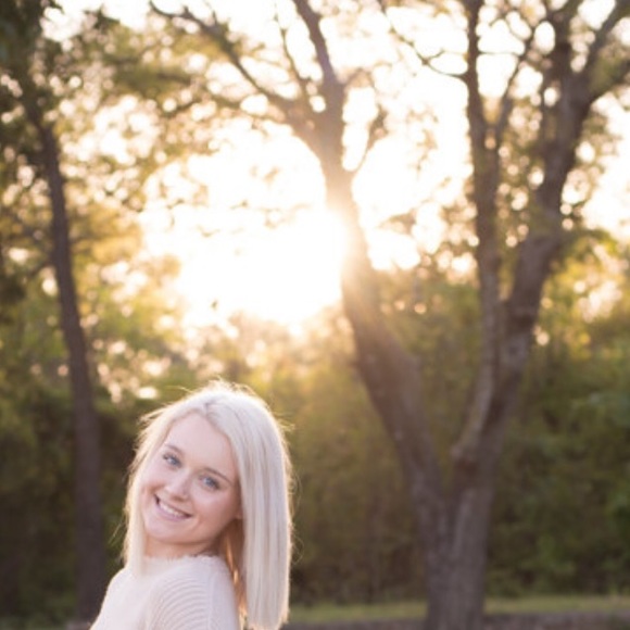 Profile Picture of Avery Shutter (@averycorynn) on Poshmark