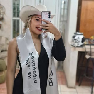 Profile Picture of Vianey Alvarez (@alvarez_vianey) on Instagram